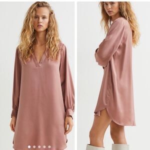 Relaxed-fit, knee- length tunic in satin